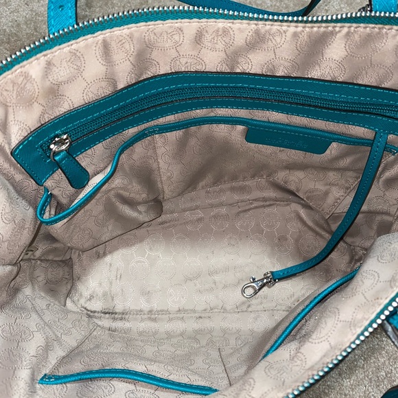 Michael kors purse - Picture 4 of 4